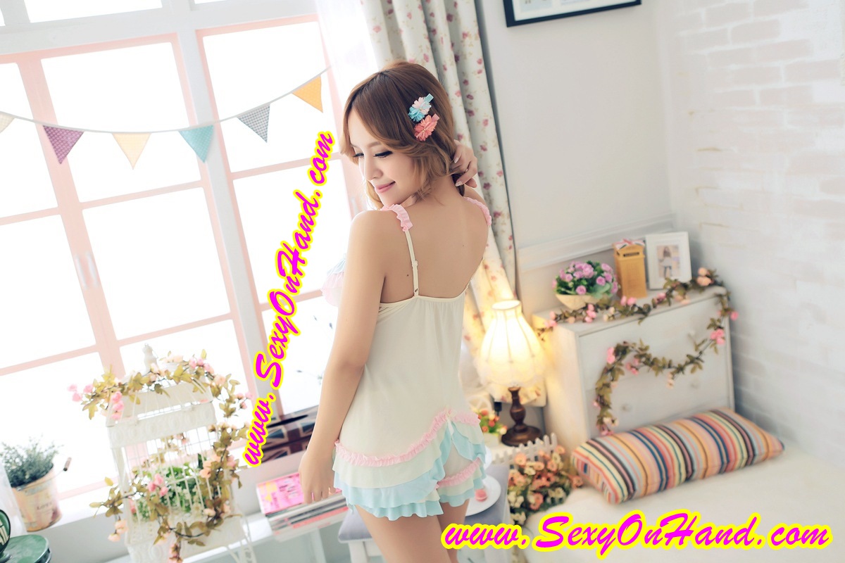 ชุดนอนเซ็กซี่ ชุดนอน กางเกง ชุดนอน คุณหนูสีลูกกวาด พาสเทล ไล่โทนเหลืองอ่อน สไตล์เจ้าหญิง แต่งระบายสายและช่วงอก ชายเล่นระดับ +ตัวกางเกงแต่งชายระบายติดริบบิ้นเข้าชุด