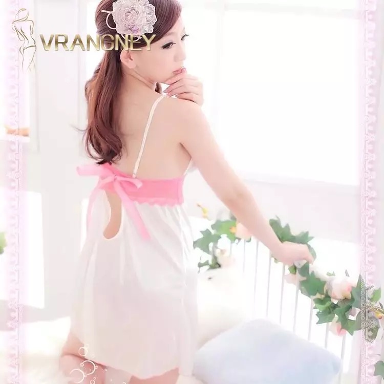 ชุดนอนเซ็กซี่ ขุดนอนสายเดี่ยว สีขาว แต่งลูกชมพู สวยหวานมากๆคะ Free size