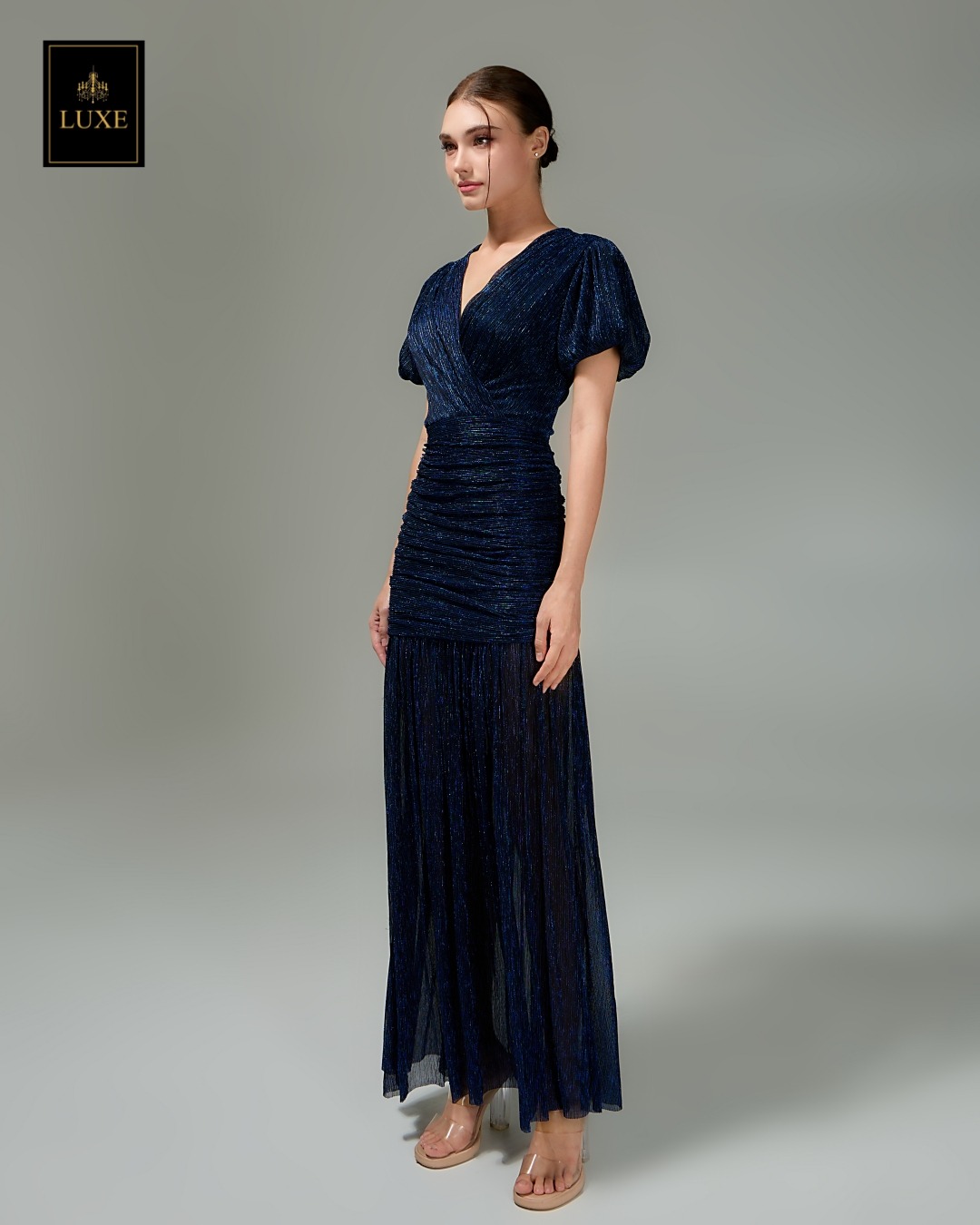 เดรสแฟชั่น แม็กซี่เดรสเสื้อคอวีป้าย แขนบอลลูน กระโปรงรูดเข้ารูปตรงสะโพก