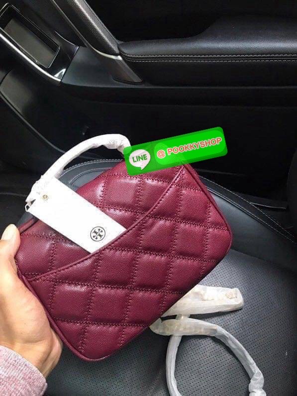 🖤 Tory Burch Willa Mini Top Handle Bag💚 • กระเป๋าหนังแท้เย็บลาย Diamond Quilt พร้อมโลโก้ Tory Burch สีทองกลางใบ • ทรง Mini Top Handle ถือได้ สะพายได้ สายโซ่ทองถอดได้ ปรับเป็น crossbody ได้สบาย