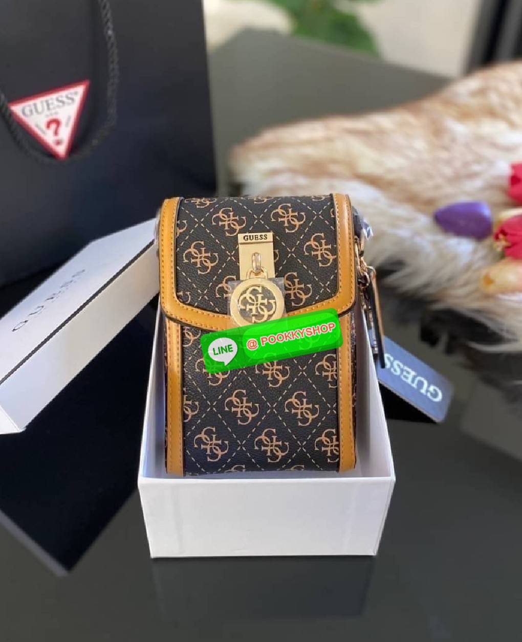 GUESS ฮอตและปังกว่านี้ไม่มีแล้ว!! กระเป๋าเอนกประสงค์ สำหรับใส่โทรศัพท์ ใส่เงิน ขนาดพกพาดีงาม!! บอกเลยว่าสวยทุกสี มาครบเซ็ทพร้อมส่งต่อเป็นของขวัญได้เลยค่า