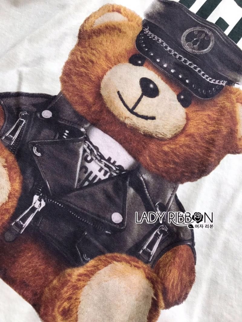 Lady Ribbon's Made Lady Ellen Street Chic Printed T-shirt and Sweat Pants Set เซ็ตเสื้อทีเชิ้ตพิมพ์ลายและกางเกงวอร์มสไตล์สตรีท ลุคนี้เป็นสไตล์แบรนด์ Moschino แบบสตรีทเก๋ๆ ตัวเสื้อเป็นเสื้อยืดแขนสั้น ตรงกลางพิมพ์ลายตุ๊กตาหมี ส่วนกางเกงเป็นการเกง Sweat