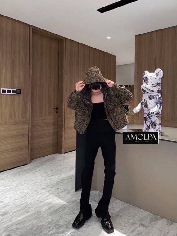 พร้อมส่ง !!! MUST HAVE！JACKET HOODIE FENDI AROMA เนื้อดี มี Texture มากกกๆๆค๊า Colletion 2021 ผ้าดีมาก เย็นมากๆ ห้ามพลาดเลยน๊า สวยสุดๆ