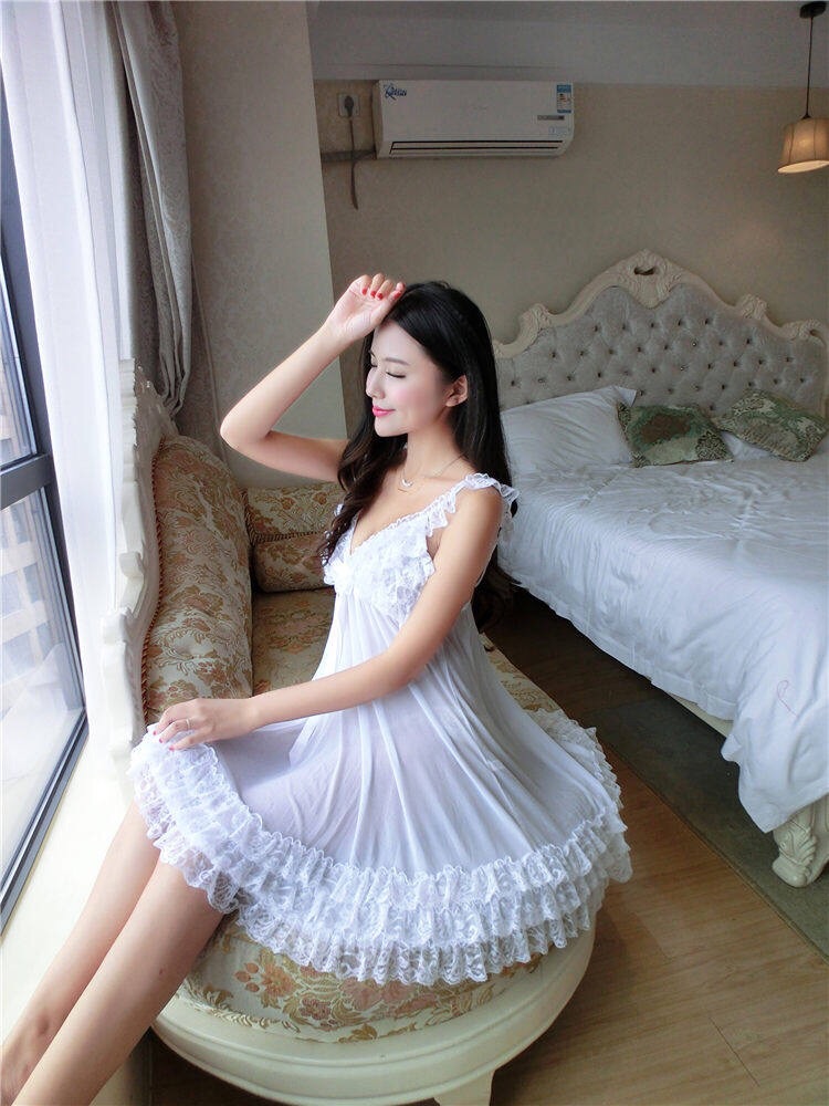 ชุดนอนเซ็กซี่ ชุดนอนซีทรู ชุดนอน สายเดี่ยว แต่งระบายเนื้อหรู สีขาวหรู ดุจเจ้าหญิง เนื้อผ้าเกรดไฮโซ แต่งระบาย ช่วงคอและระบายชาย สินค้า ญี่ปุ่นคะ +G-string เข้าชุด
