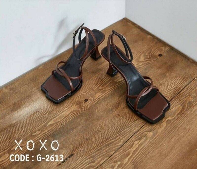 สินค้าพร้อมส่ง งานคัชชู ทรงเปิด พื้นเก๋ ขยักโค้งด้านหน้า วัสดุหนัง PU น้ำหนักเบา ไขว้ด้านหน้าสลับ มีสายยาว พันทบข้อเท้า แมทส์ชุดง่าย ใส่กับชุดได้หลากหลาย