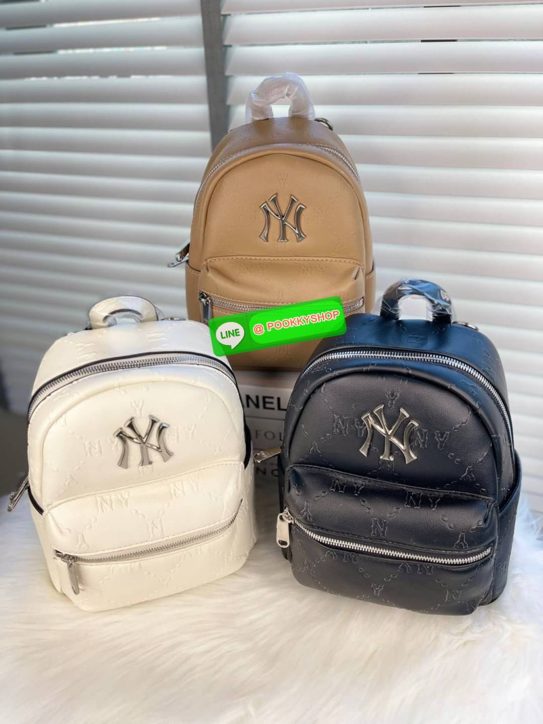 MLB กระเป๋าเป้ วัสดุหนังนิ่ม เปิดปิดด้วยซิปคู่ มี 3 ช่องใช้งาน สายสะพายหลัง ปรับระดับได้