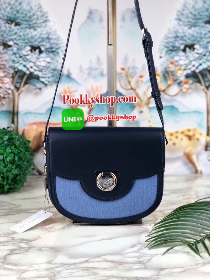 New arrival! 2019 CHARLES & KEITH RING BUCKLE SADDLE CROSSBODY BAG รุ่ยใหม่ชนช็อป!!! กระเป๋าสะพายข้าง/ครอสบอดี้อยู่ทรง วัสดุหนังตัดผ้าด้สนหน้า ด้านหลังมีช่องใส่ของได้เล็กน้อย เปิดปิดด้วยตัวล็อกดันขึ้น ด้านในเป็น 2 ช่องใหญ่ ใส่ของได้พอสมควรค่ะ เช่น iPhone