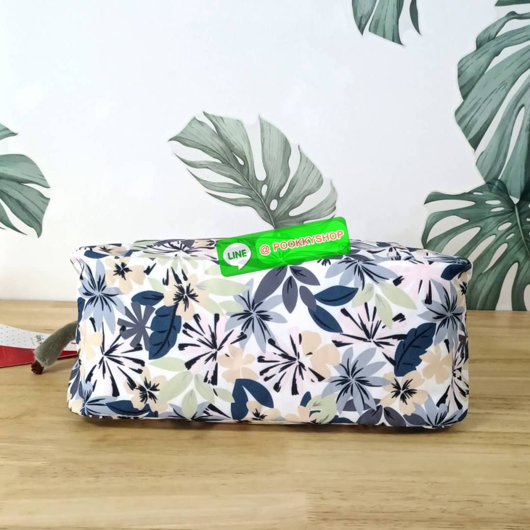 KIPLING ELISE HANDBAG กระเป๋าถือและสะพายไหล่ วัสดุ Nylon +Polyester ขนาดกำลังพอดี จุของได้มาก มีหูจับสองสาย ถือสะดวก น้ำหนักเบา มีช่องซิป ด้านหน้า ช่อง กระเป๋าหลักเปิด-ปิดด้วยซิป มี3 ช่องว่างใส่ของได้จุมากๆ ใส่มือถือได้ กระเป๋าสตางค์ใบยาว และ เครื่องสำอาง