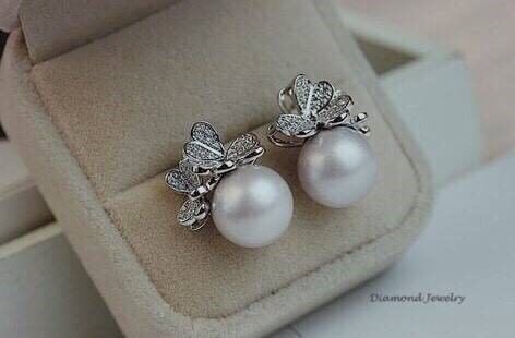 New Arrival !!!!! ต่างหูเพชร CZ แท้ ประดับมุก งานฝังอย่างดี ประดับมุกสวยๆ มุกอย่างดีไม่เป็นรอยง่ายคะ รับรองเพชรสวยวิ้งมากกกกกกก งานคุณภาพมากๆค่ะ รับประกันความสวย รับประกันความพอใจเลยค่ะ คู่นี้ใส่ออกมาได้ลุคคุณหนู น่ารักหวานๆ ที่ซู๊ดดดด