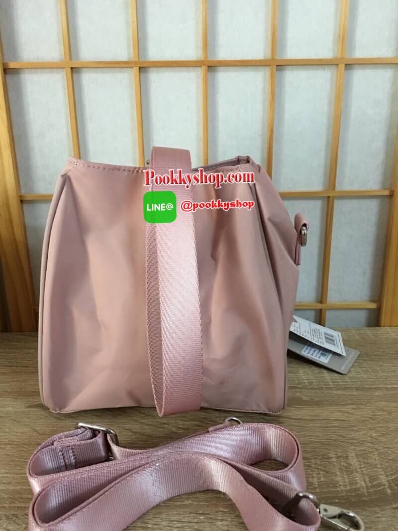 NEW ARRIVAL! Kipling 2Way Mini Bucket Bag กระเป๋าถือหรือสะพาย 2Way ขนาดมินิรุ่นใหม่ทรงขนมจีบวัสดุ Nylon & Polyester 100% น้ำหนักเบา พวงกุญแจรูปหัวใจปั้มแบรนด์คอลเลคชั่นพิเศษถอดแยกใช้ได้ เปิดปิดสไตล์ Drawstring มีกระดุมคาดกลาง ภายในมีโลโก้ ช่องซิป ช่องใส่ข