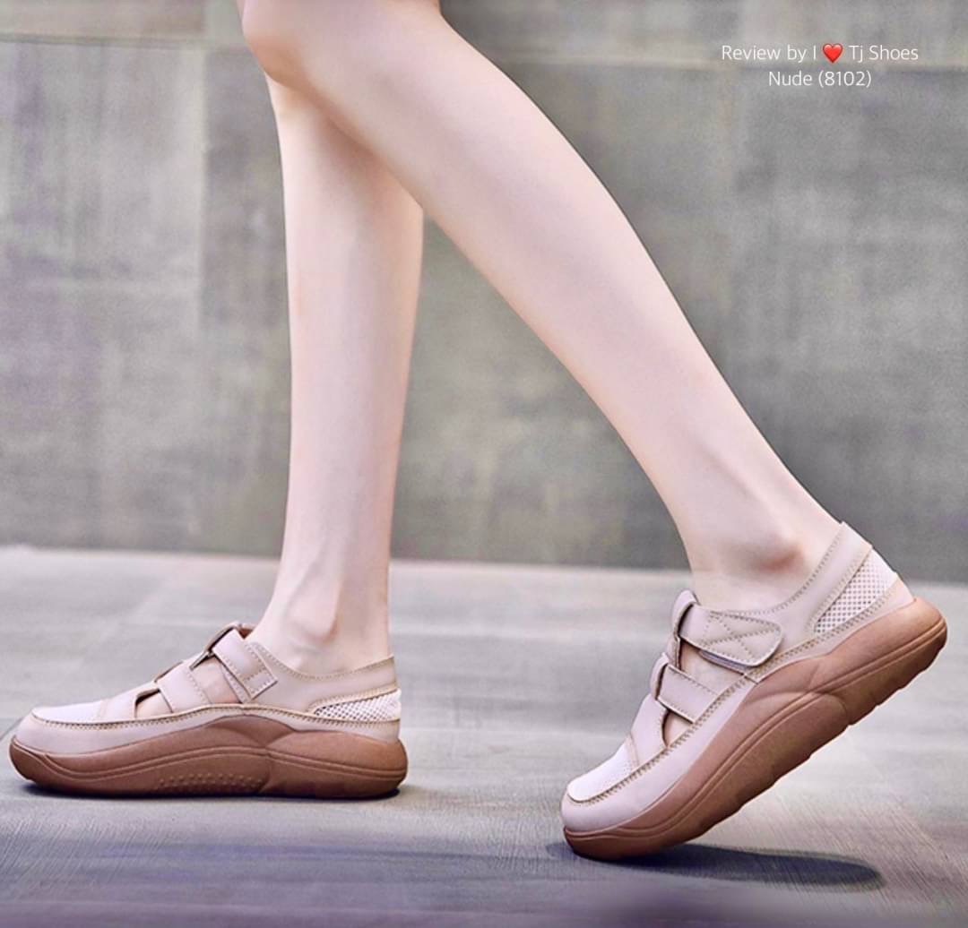 !! พร้อมส่งรองเท้าเพื่อสุขภาพนำเข้าสวยเก๋ขายดีมากๆ !!! - รุ่นนี้ใส่ดีมาก ใส่เดินสบาย - มีรูระบายอากาศ ใส่แล้วเท้าไม่อับ - สายสามารถปรับให้กระชับได้ - ส้นยางคุณภาพดีกันลื่นและช่วยซัพพอต์เท้าได้ดี - จับแมทกับชุดง่าย ใส่แล้วดูเกร๋ดูน่ารักมากๆ - ทางร้านถ่ายรู