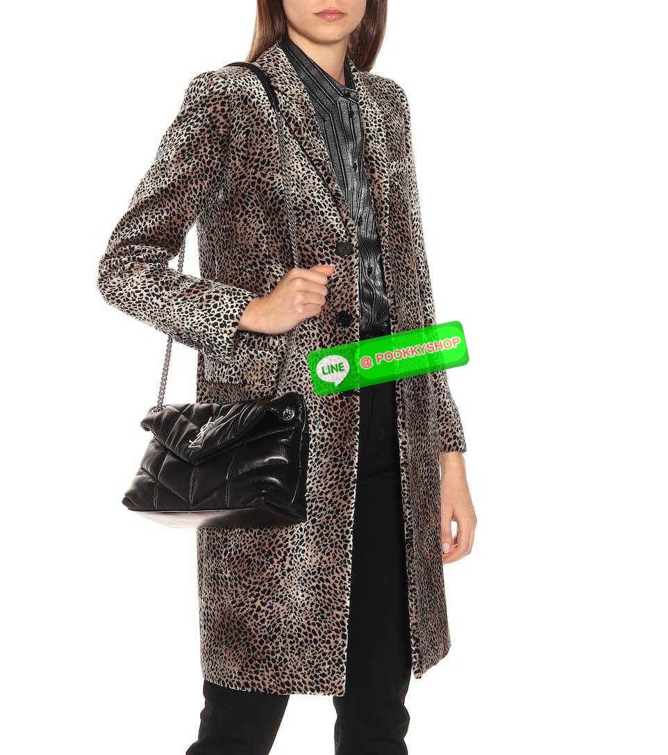 IN STOCK!! Yves Saint laurent puffer small chain bag in quilted lambskin กระเป๋าสะพายรุ่นยอดนิยม ทรงสวย ใช้ได้บ่อยไม่มีเบื่อ วัสดุหนังแกะ สัมผัสนิ่มมือ ดีไซน์เรียบหรู ออกแบบมาให้ใช้งานได้สะดวกด้วยกระดุมแม่เหล็ก พับทรงเข้ารูป ภายในโล่งกว้าง มีช่องซิป สามาร