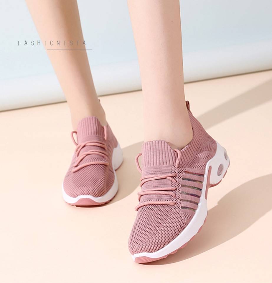 รองเท้าสุขภาพรุ่นใหม่ มาใหม่พร้อมส่งค่ะ งานสลิปออนแต่งเชือกเก๋ๆสไตล์สปอร์ต เนื้อผ้าหนานุ่มขึ้นทรงยืดหยุ่นดีกระชับหน้าเท้า พื้นยางหนึบ สูง 1.5 นิ้ว เดินสบายไม่เมื่อย ทรงอูมไม่บีบอัดหน้าเท้า ใครได้ใส่ต้องหลงรักแน่นอน งานสวยตรงปก 100% เป๊ะ ถ่ายงานขายจริงจ้า