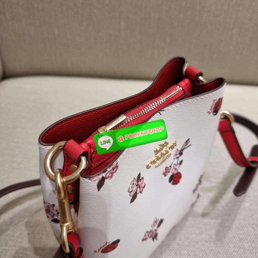 COACH 7267 MINI TOWN BUCKET BAG WITH BUFFALO PLAID PRINT คอลเลคชั่นใหม่ล่าสุด!! น้องสาวคนสวยมาแล้วจ้า สีแดงโดดเด่นต้อนรับเทศกาลคริสต์มาส 🎅🎄 กระเป๋าบัคเก็ต ไซส์มินิ ใบจริงน่ารักม้าก!! น่าใช้แบบที่สุด วัสดุหนังแคนวาสเคลือบลาย สวยคม เปิด-ปิดด