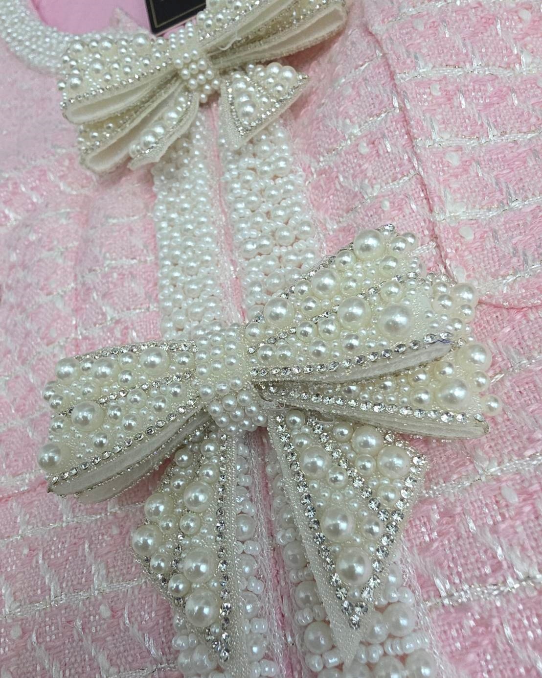 เสื้อแฟชั่น เสื้อแขนกุด ทรงเข้ารูป ชายเสื้อยาวปิดสะโพก มาพร้อมเข็มขัดผ้าในตัว