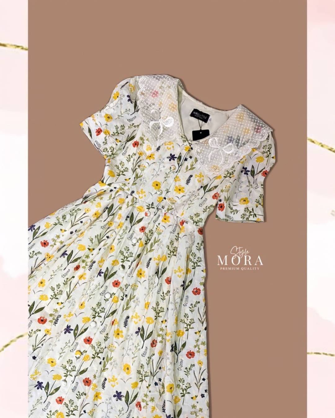 เดรสฉลุยาว คอแต่งลูกไม้ ตัวชุดพิมพ์ลาย ทรงกระดุมผ่าหน้ายาว น่ารักเกินปุยมุ้ยย ของมันต้องมีจริงๆเลยค่าาารุ่นนี้