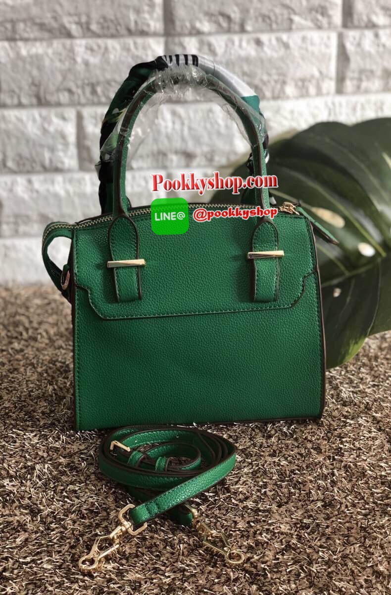 New arrival CHARLES & KEITH SCARF WRAPPED HANDLE BAG 2018 พร้อมส่งรุ่นใหม่ล่าสุด สินค้าคุณภาพ เหมาะสมราคาค่ะ!!! กระเป๋าถือหรือสะพายข้าง หนังคาร์เวีย ทรงสวยหรู หูกระเป๋ามีผ้าพันหูมาให้เก๋มากกค่ะ เปิดปิดกระเป๋าแบบซิป ภายในโล่ง ใส่ของได้พอประมาณเลยนะคะ มีช่อ