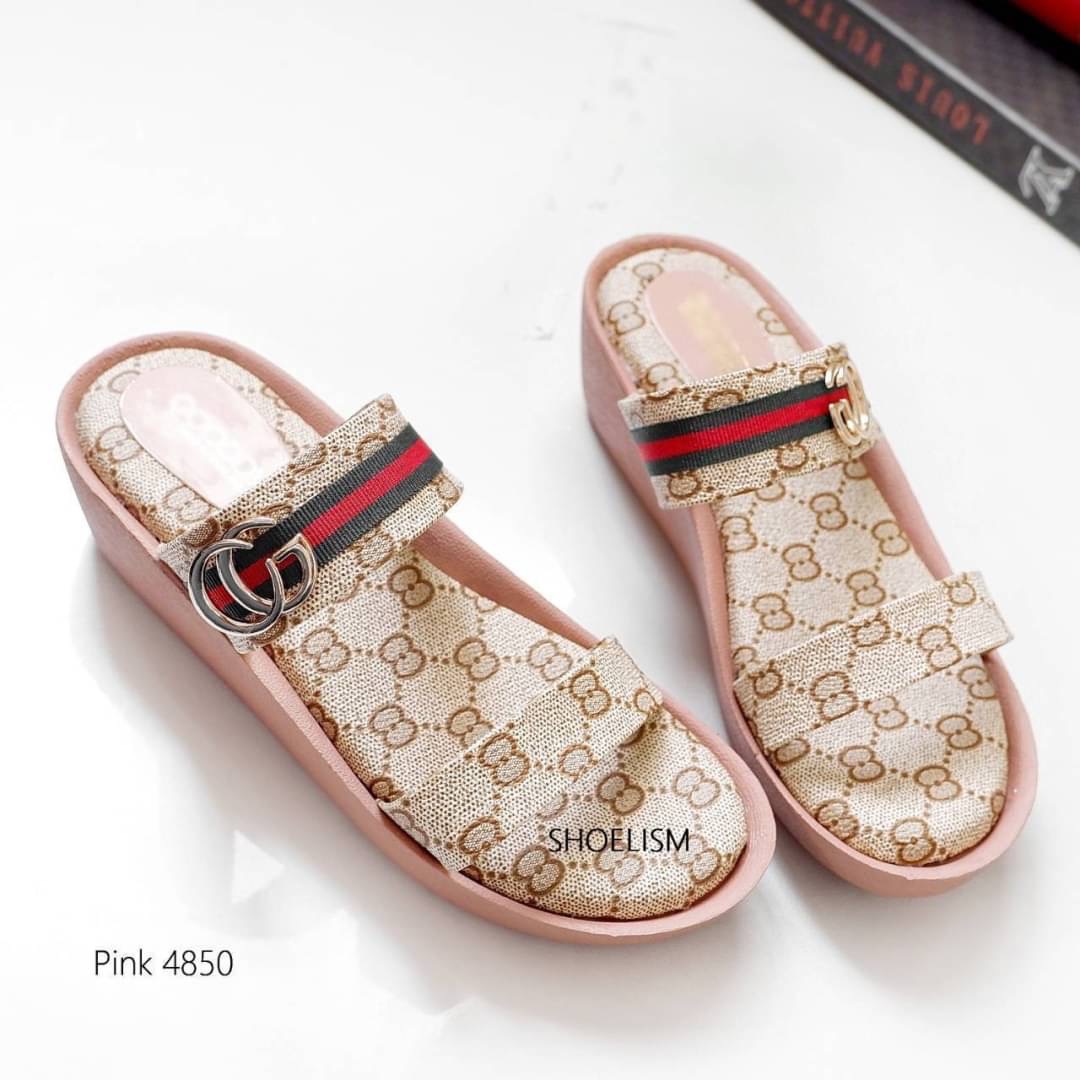 พร้อมส่งนะคะ!! งานสุดเกร๋ สวยหรู รองเท้าลำลอง ส้นเตารีด มีถึง41 พื้นนิ่ม หนัง pu รุ่นนี้สวยมาก ใส่สบายเก็บเท้าเรียว พลาดไม่ได้เลยคร้า!!