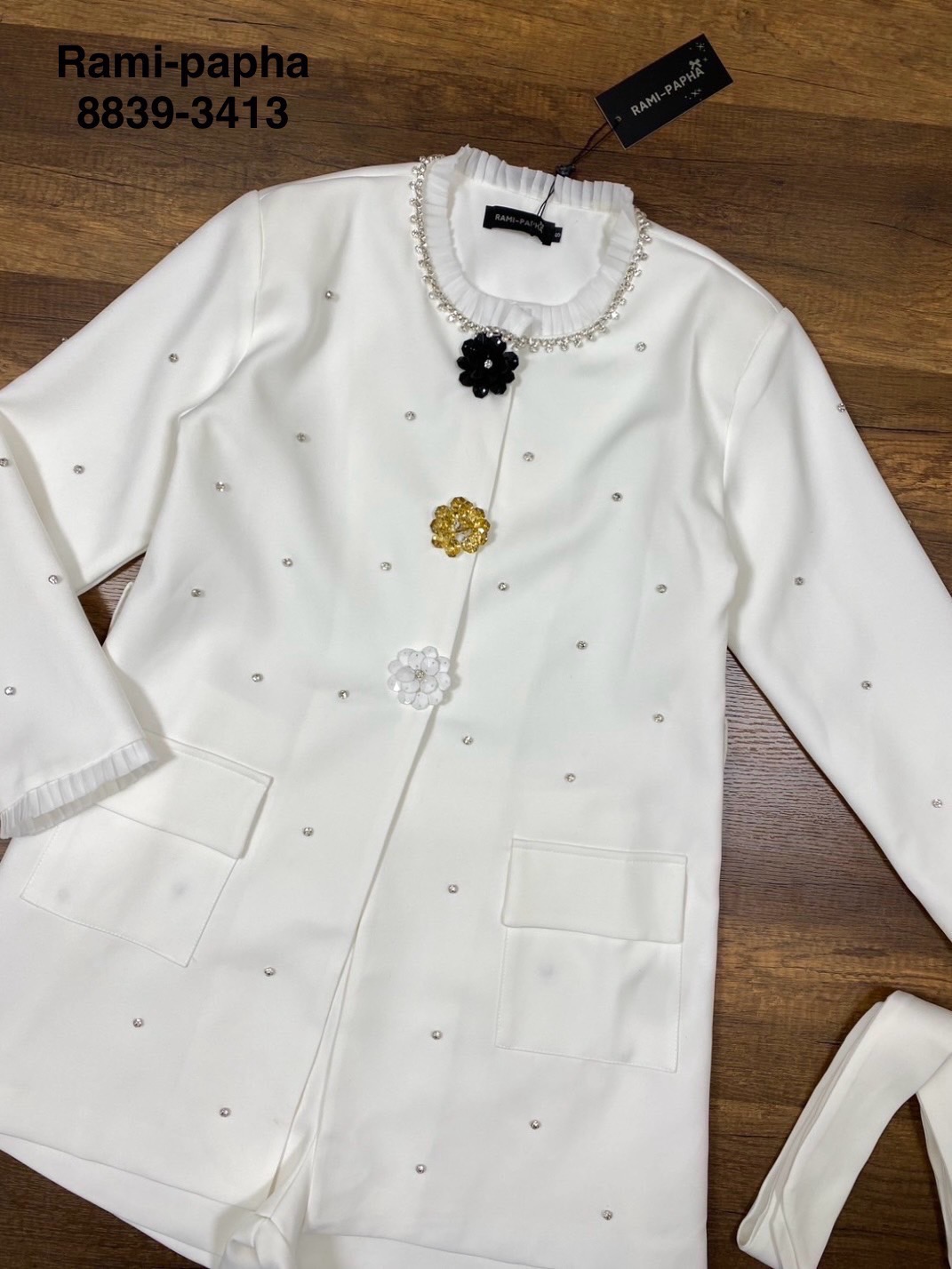 ชุดเซทแฟชั่น ชุดเซต เนื้อผ้างานสูทอย่างดี สวมใส่สบาย เสื้อแขนยาวดีเทลแต่งระบายรอบคอและปลายแขน