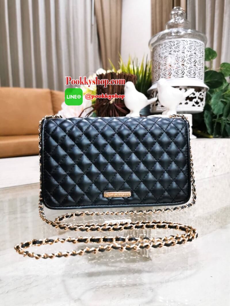 พร้อมส่ง! BEST SELLER! CHARLES & KIETH MINI CLUTCH BAG กระเป๋าสะพายทรงคลัชรุ่นยอดนิยมดีไซน์คลาสสิควัสดุหนังนิ่มลายตารางสวยอยู่ทรงขนาดมินิสไตล์ Chanel เปิดปิดด้วยตัวล๊อคแบบบิดอะไหล่ทอง ด้านหลังประดับโลโก้แบรนด์สวยดูดี มาพร้อมสายสะพายโซ่ร้อยหนัง Crossbody ไ