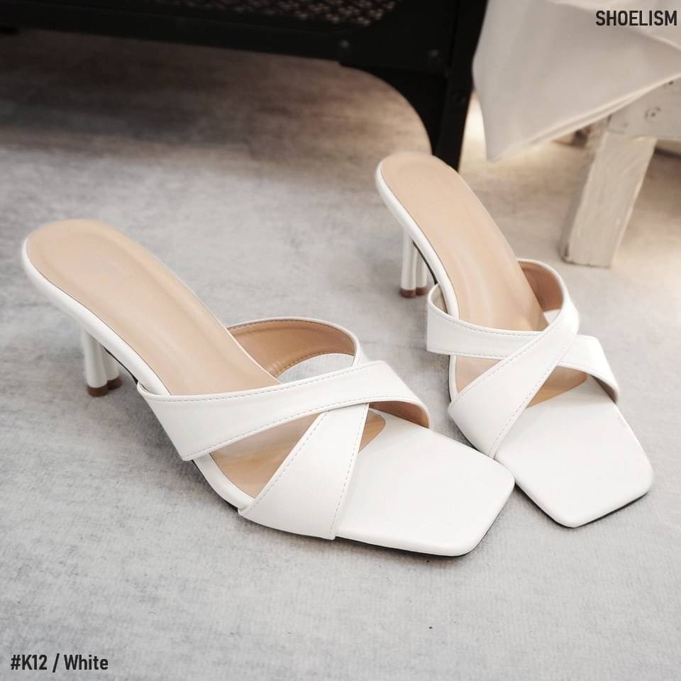 ดีไซน์ใหม่ที่ห้ามพลาด รองเท้าส้นสูง งานเนี๊ยบ น้ำหนักเบา ใส่เดินสบาย จะใส่ออกงานหรือเที่ยวคาเฟ่ก็ละมุน มีให้เลือก 3 สี พร้อมส่งเลยจ้า