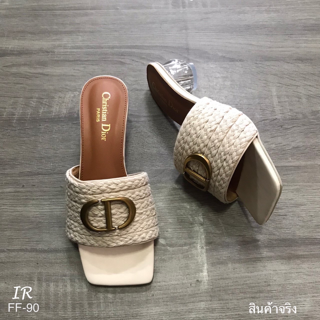 แบบขายดี!!! พร้อมส่ง บอกคำเดียว Wow มากค้า งานพรีเมี่ยม!!! นาทีนี้ต้องรุ่นนี้เลย สวม CD แบบDiorอะไหล่งานตอก แต่งเชือกถักสวยมาก ด้านในนวมนุ่มซับกำมะหยี่นิ่ม ปั้มแบรนด์ ส้นแก้วพรีเมี่ยมสูง 2 นิ้ว ใส่สวยแมทซ์เสื้อผ้าแล้วดูมีคลาส ไม่อยากให้สาวๆพลาดกันเลยค้า