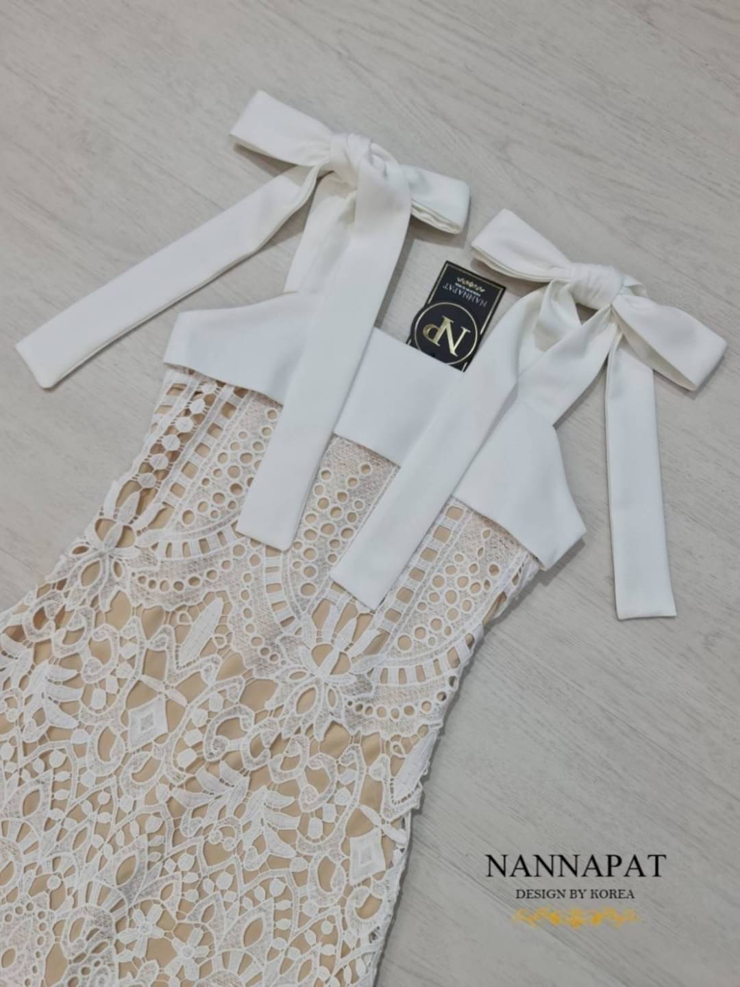 Dress เรียบหรู ดูดีมีราคา ใส่ได้ทุกโอกาสเลยนะคะ งานแบรนด์ดัง ผ้าลูกไม้อย่างดี หนานุ่มใส่สบาย มีซับในยาว งานซิปหลัง ไหล่ผูกโบว์น่ารัก ทรงสวยเป๊ะมาก ห้ามพลาด ของมีจำกัด เห็นงานจริงต้องว้าวแน่นอนจ้า...💋