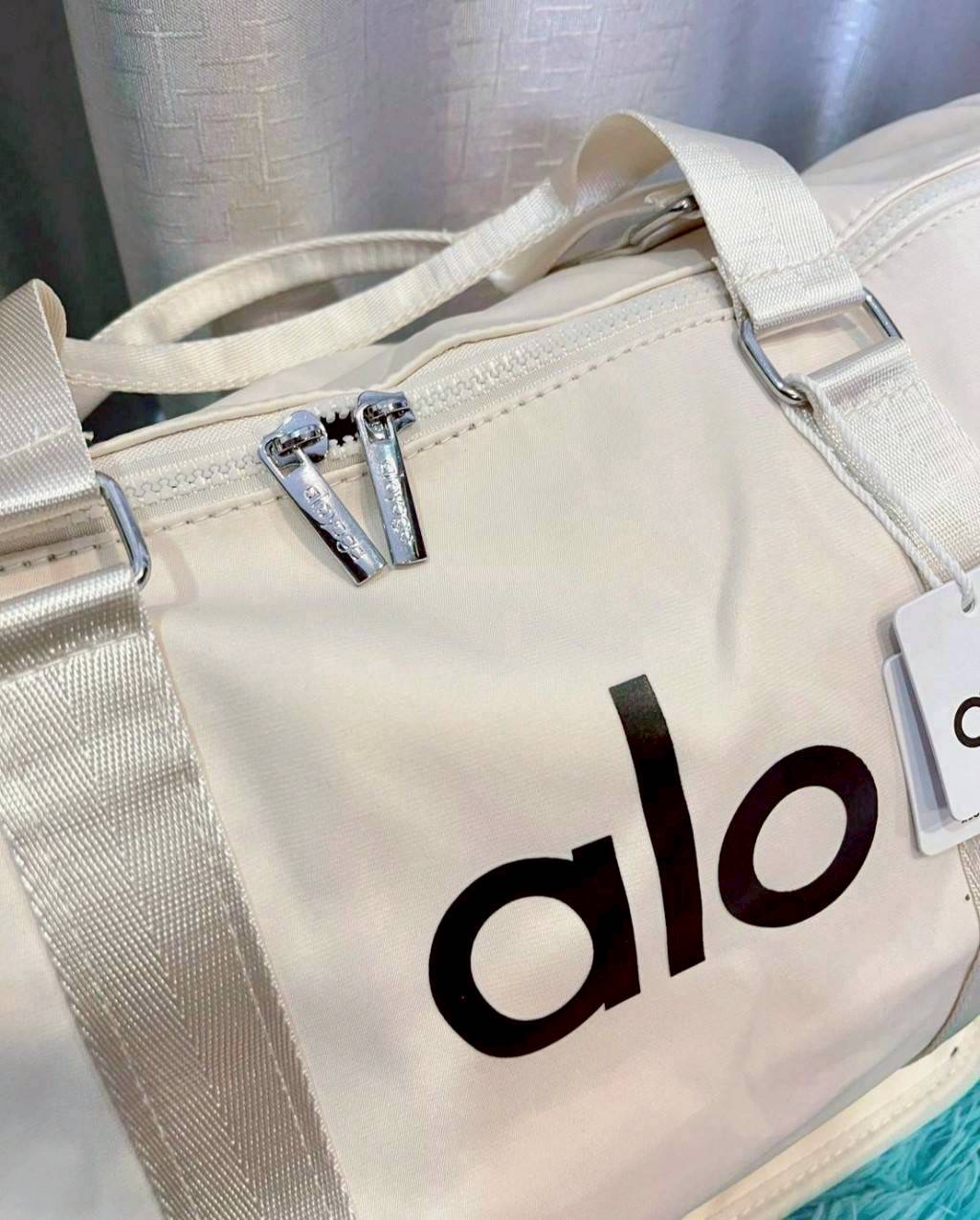 กระเป๋าเดินทางใหญ่ 𝗮𝗹𝗼 ในจีนรีวิวดีมาก งานตรงปก เนื้อผ้าดี ใบใหญ่จุใจ สะพายไปเที่ยว ออกทริป