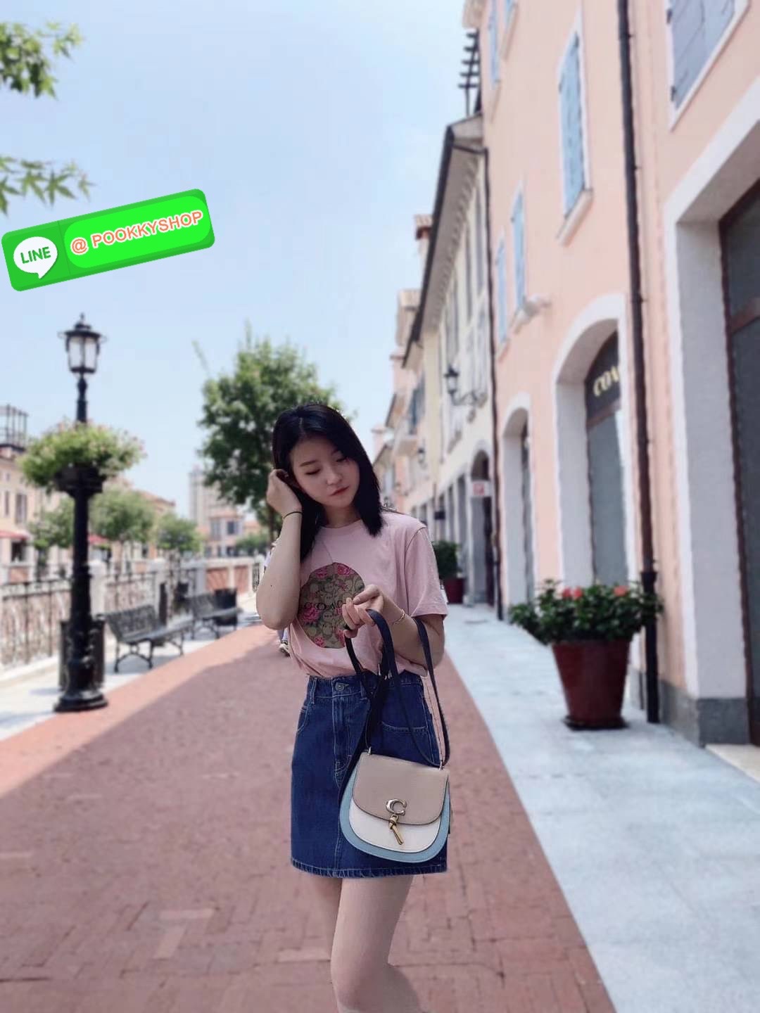 COACH REMI SADDLE BAG IN COLORBLOCK ((1330)) พร้อมส่งที่ไทยอีกครั้ง! กระเป๋าสะพายข้าง//ครอสบอดี้ร์//หรือทบเป็นสายคู่สะพายไหล่ได้ค่ะ แล้วแต่ชอบเลยค่ะ! วัสดุหนังแท้ ลายหนังสวยมากๆค่ะรุ่นนี้ หลงรักแน่นอน💋 🎀ด้านหน้ามีอะไหล่โลโก้ตัวC มีพู่ห้อยน