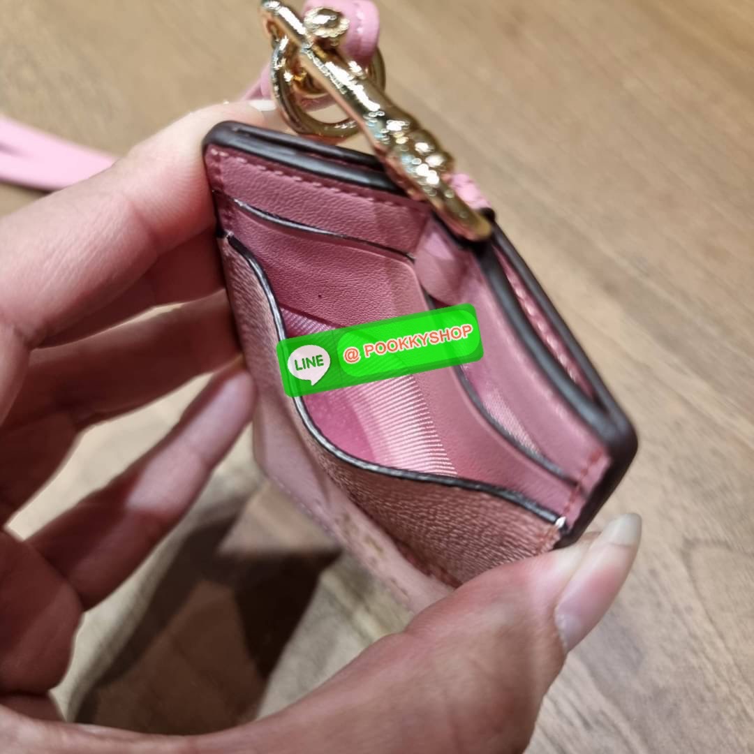 กระเป๋าใส่บัตรคล้องคอ Coach card holder ราคาพิเศษสุดๆ!!! ของหายาก!! ง่ายๆแบบไม่ธรรมดา!! คลาสสิคแต่มีดีเทลโดดเด่น!! กระเป๋าถนอมบัตร พร้อมสายคล้องคอ ดีไซน์ลวดลายสวย ดูดีทุกแบบ ใช้งานง่าย พกพาสะดวก จะใส่บัตรพนักงาน บัตรเครดิต บัตรปชช. ใบขับขี่ และบัตรอื่นๆที
