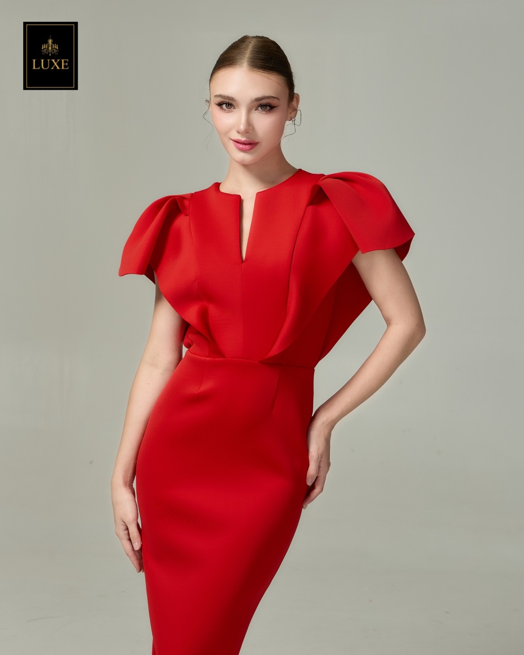 เดรสแฟชั่น เดรสเสื้อคอกลมผ่าหน้า แขนระบาย กระโปรงทรงสอบ