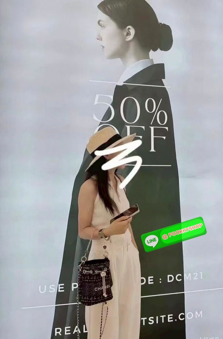 NEW NEW NEW **สินค้าเข้าใหม่** รุ่นนี้บอกเลยว่าสวยทุกอนุ หิ้วไปไหนมาไหนคือเริ่ดไปเลยค่าา CHANEL BUCKET TWEED WITH CHAIN BAG ((Premium gift make up ตปท.)) มีป้ายNot for sale 🔖พร้อมส่งค่าสาวๆ รอบนี้ได้มาไม่เยอะ! กับกระเป๋าขนาดกลางกำลังดี วัสดุผ้าTwe