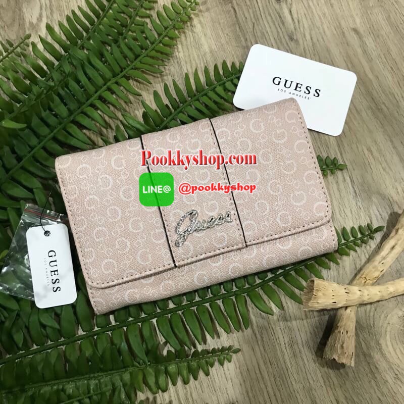Don’t Miss! GUESS FACTORY WOMEN'S WALLET กระเป๋าสตางค์ดีไซน์ยอดนิยมหนังปั้มโลโก้แบรนด์รอบใบด้านหน้ามีโลโก้แบรนด์ประดับเพชรสวยหรูดูดี เปิดปิดด้วยฝาปิดกระดุม ภายในมีช่องใส่รูป ช่องใส่แบงก์พัน ช่องใส่บัตรหลายช่อง มีช่องซิปใส่เหรียญ ภาพถ่ายจากสินค้าจริง