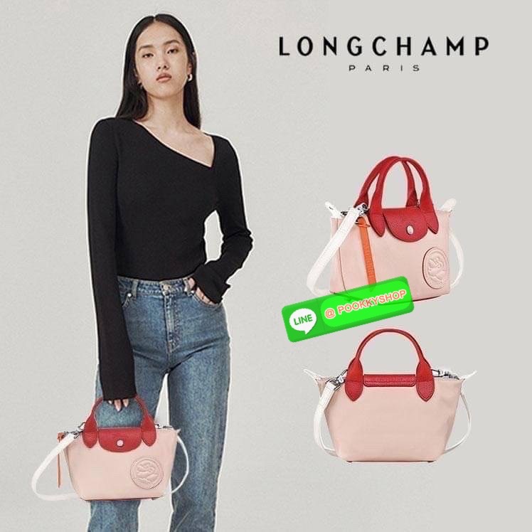 มาเพิ่มให้แล้ว ใครพลาดรอบที่แล้วรอบนี้อย่ารอช้า ก่อนหมดอีกก😘 LIMITED OF JAPAN LONGCHAMP TOTE 2WAY BAG LE PLIAGE EXTRA L1500 💌เป็นรุ่นที่สวยและดูดีมากๆ หนังแกะแท้ หนานุ่ม หลงรักน้องแน่นอนค่ะ สีสวยหวานละมุนมากๆ ภายในกว้างจุสัมภาระได้จุ สามาร