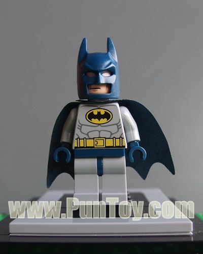 sh025a: Batman - Light Bluish Gray Suit with Yellow Belt and Crest