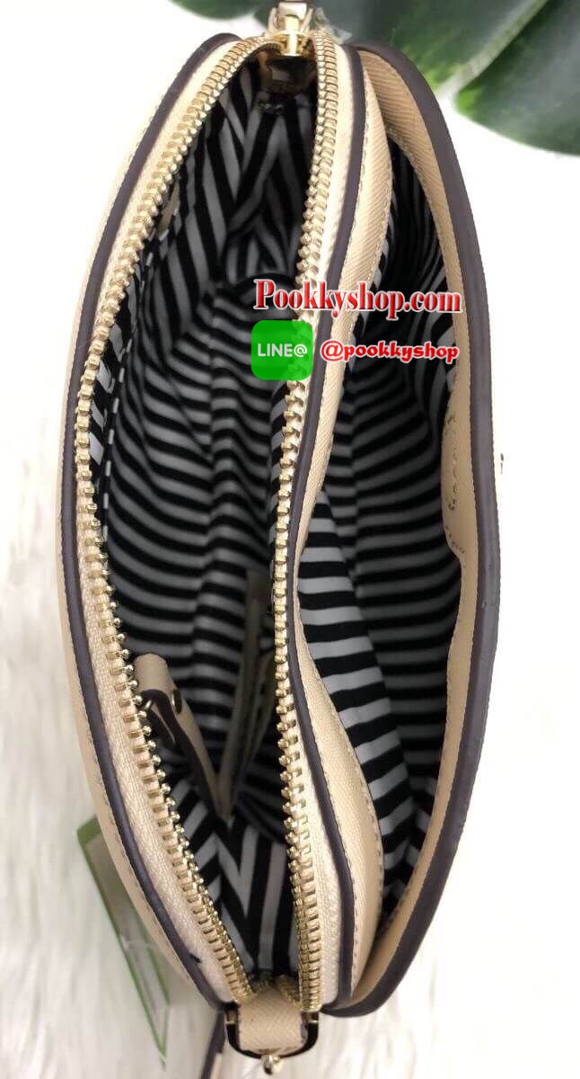 Kate Spade new york Cameron Street Crossbody With Zip Bag พร้อมส่งค่ะ!!! มีพร้อมส่งถึง 9 สีจ้า กระเป๋าสะพายข้างหรือแบบครอสบอดี้ร์ ลายหนังซาฟเฟียโน่ ทรงน่ารัก ใบจริงน่าใช้มากๆค่ะ ด้านหน้าติดโลโก้แบรนด์ มีช่องแม่เหล้กให้ใส่ของหนึ่งช่อง เปิดปิดช่องหลักแบบซิป