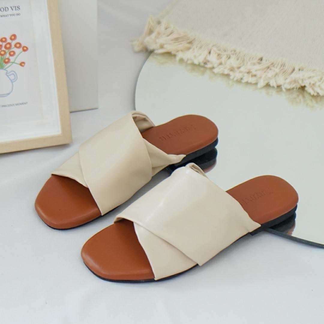 รองเท้าแตะ งานกล่อง คุณภาพดี น้องน่ารัก นุ่ม นิ่ม ที่สุดแล้ว ใส่แล้ว ชิคมาก แมชง่าย ได้ทุกลุคเลยค๊า