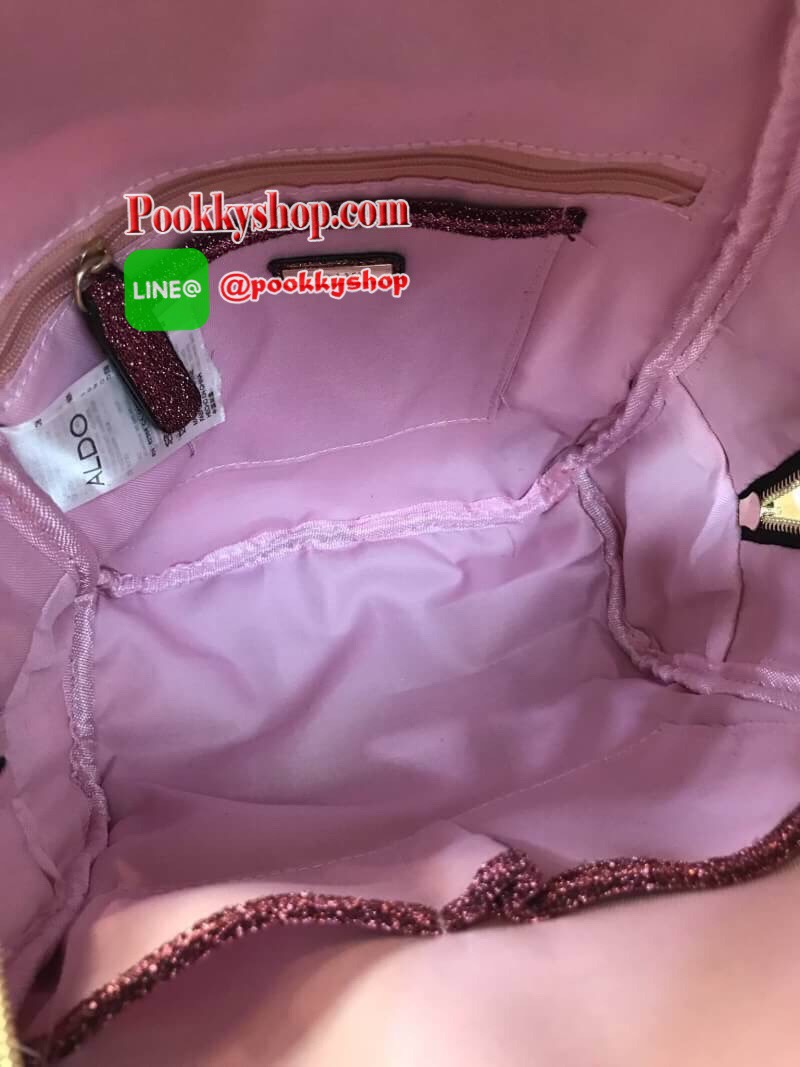 ALDO Grawn Satin Backpack with Tiger&Rose Patches กระเป๋าเป้สะพายหลังจาก ALDO แบรนด์ดังแคนนาดา ดีไซน์สุดชิคปักลายเสือและดอกไม้สวยทั้ง2สี ด้านหน้ามี 1 ช่องซิป เปิดปิดด้วยซิปคู่สะดวกใช้ ภายในมีโลโก้ ช่องซิปและช่องใส่ของ จุได้เยอะ ใส่ ipad ได้ น้ำหนักเบา หูจ