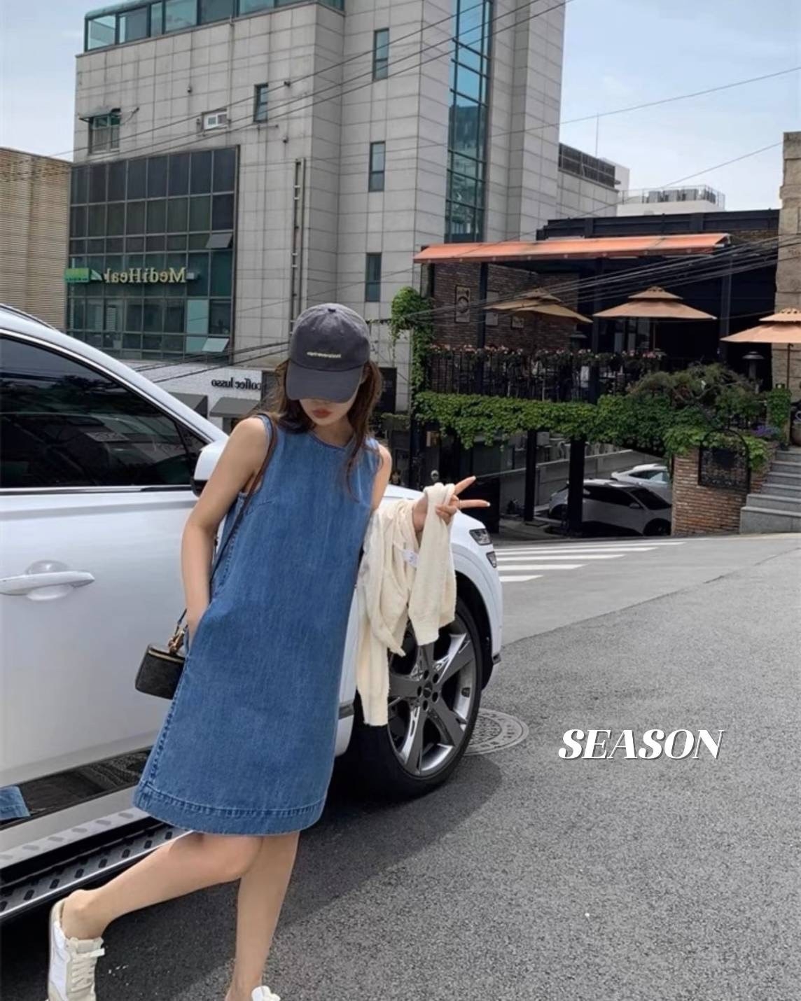 เดรสแฟชั่น เดรสสั้น ผ้ายีนส์แขนกุด ผ้าฟอกสีสวย กระเป๋า 2 ข้าง รุ่นนี้งานดีมาก