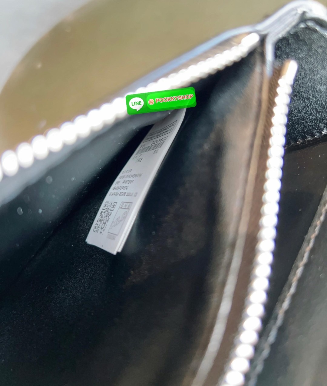 NEW IN! ใบจริงน้องสวยมากๆ คุ้มแก่การมีติดตัว! MLB MONOGRAM EMBO CROSS BAG 💌พร้อมส่ง! ใครมีแล้วหรือจะมีเพิ่มหรือซื้อเป็นของขวัญให้เพื่อนๆรุ่นนี้ไม่ทำให้ผิดหวังค่ะ หนังแท้อย่างดี ปั้มลายแบรนด์ทั้งใบ