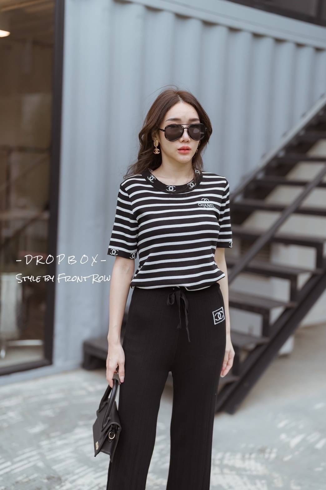 DROPBOX Style by Front Row CC Knitting Set มาคะสาวๆ เซ็ตไหมพรมเสื้อเเขนสั้นทอลายริ้ว และมีโลโก้ cc มาคู่กับกางเกงไหมพรมสีพื้นผ้าร่อง ใส่มาดูสวยแพงมากๆ