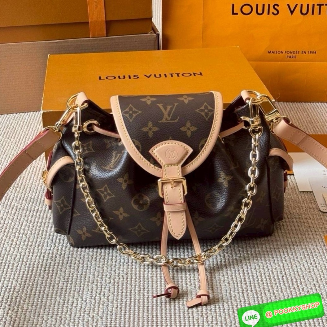 LV Odyssee bag Monogram Canvas กระเป๋าสะพายดีไซน์ใหม่งานหนังแคนวาสแท้ คอลเลกชันประจำฤดูกาล Pre-Fall 2025 ออกแบบมาเพื่อเชิดชูมรดกล้ำค่าที่สืบทอดจากรุ่นสู่รุ่น ดีไซน์ทันสมัยใช้งานได้ทุกวัน Monogram แคนวาสเป็นเอกลักษณ์ ยกระดับด้วยตัวล็อกสีทองและสายโซ่ตกแต่งแ