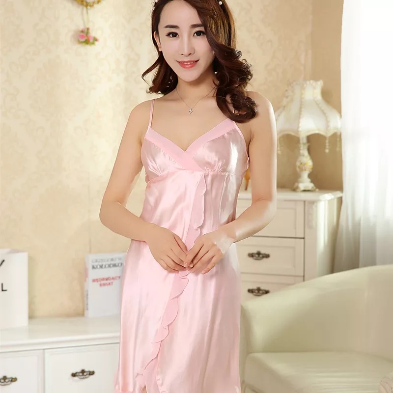 ชุดนอนผ้าไหม สายเดี่ยว สีเบจ ชมพู อ่อน แต่งระบายช่วงอก ชายแต่งระบาย ซับ สองชั้น สวยหรู คุณหนูมากๆคะ