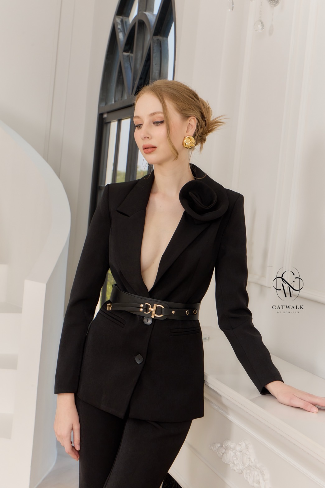 ชุดเซทแฟชั่น กับSet BLAZERปกดอกไม้+เข็มขัด+กางเกงทรงสวย