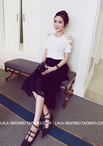 เสื้อแฟชั่น แต่งไหล่สไตล์เก๋ๆ สีขาว