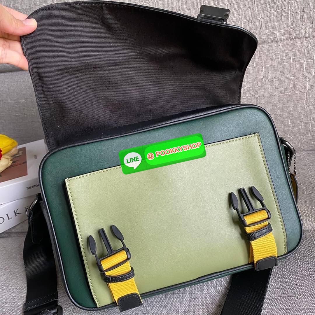 COACH TRACK CROSSBODY IN COLORBLOCK SIGNATURE CANVAS WITH COACH PATCH (C6657) 🛍🛍กระเป๋าสะพายทรงแมสเซ็นเจอร์ ทรงสวยรุ่นที่ต้องมีติดตัวคะหนุ่มๆ จุของได้เยอะมากแบ่งเป็นสัดเป็นส่วน วัสดุหนังแคนวาสสลับหนังแท้ กระเป๋ามีตัว ล็อค มีซิปด้านใน ด้านห