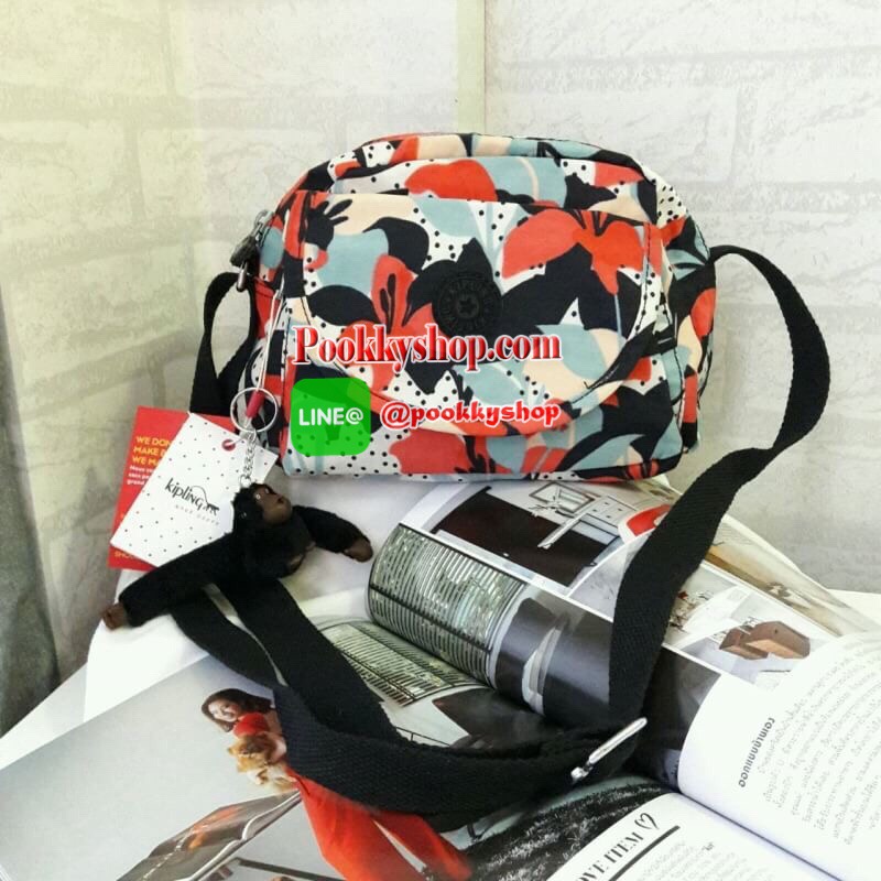 พร้อมส่ง KIPLING mini handbag k15313 กระเป๋าสะพายสุดน่ารัก ด้วยทรงกระเป๋าที่แสนจะน่ารัก มีความโค้งมน ขนาดกำลังดี ใช้งานง่ายๆในทุกวันของคุณ มีช่องด้านหน้าเปิดปิดง่ายด้วยตีนตุ้กแก และช่องอเนกประสงค์ปิดมิดด้วยซิป พร้อมพวงกุญแจน้องลิงอันเป็นเอกลักษณ์ของแบรนด์