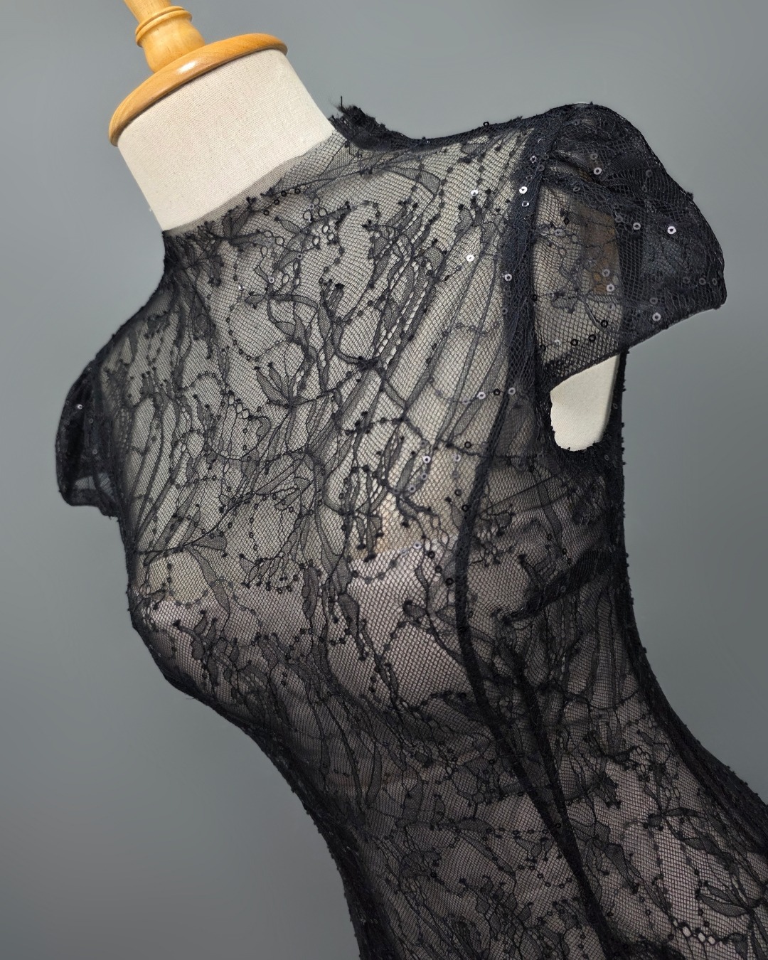 เดรสแฟชั่น เดรสเสื้อคอกลมแขนเต่อ กระโปรงบาน ดีเทลซีทรูที่บ่าและแขน