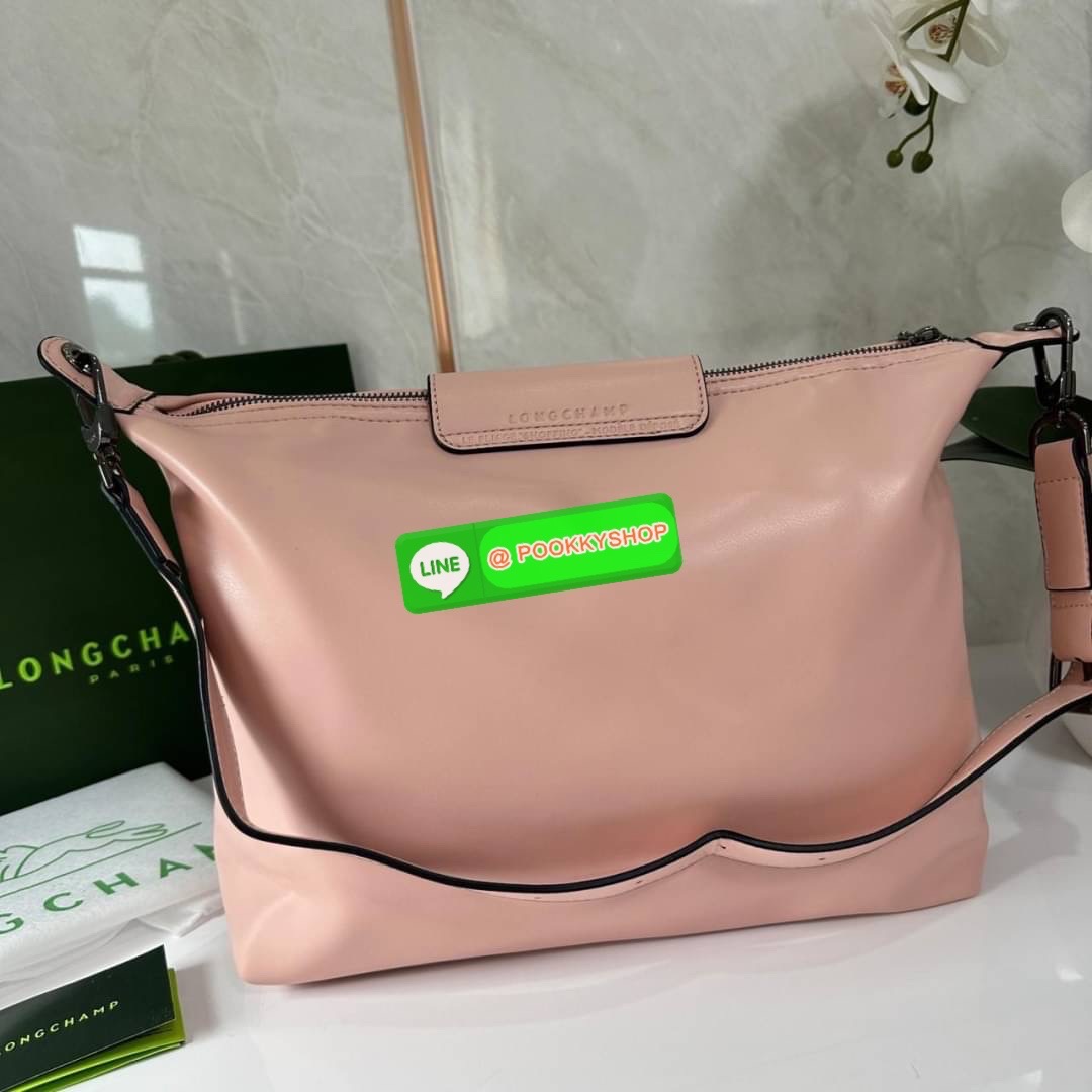 LONGCHAM LE PLIAGE XTRA Hobo bag M กระเป๋าสะพายไหล่ HOBO ออกแบบเพื่อให้ดูเรียบหรูหรา มีความสง่า รูปทรงเก๋ไก๋ วัสดุหนังแกะนิ่มมือ สายสะพายไหล่ปรับระดับได้และถอดออกถือได้ เปิด- ปิด ด้วย ซิป ภายใน ช่องโล่งกว้าง มีช่องซิปแยก ใบใหญ่สามารถใส่ของได้เยอะคะ