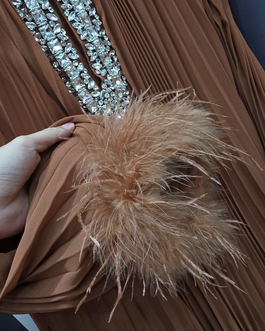 เดรสแฟชั่น เดรสแขนยาว กระโปรงบานตัวปล่อย คัตติ้งประณีต กรุยกราย